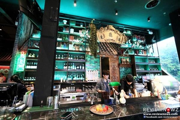 restaurant image
